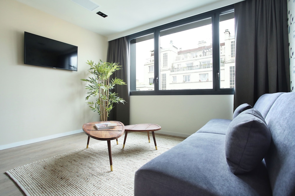1 Bedroom Apartment with Sofa Bed - Photo 4