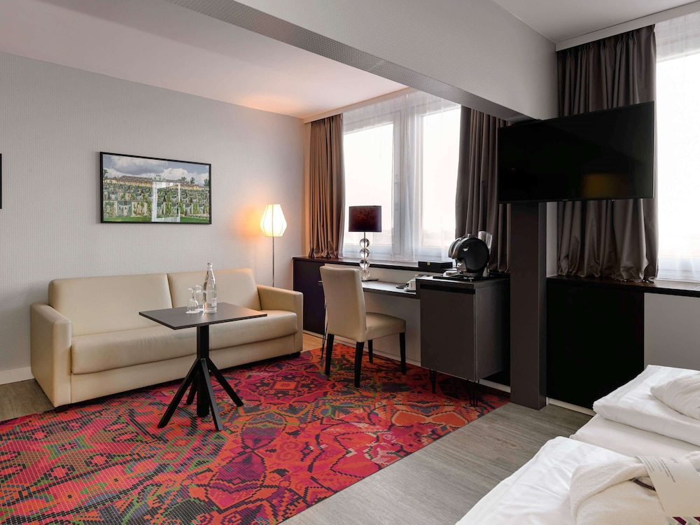 Junior Suite, 1 Double Bed (private bathroom with shower and tub) - Photo 7