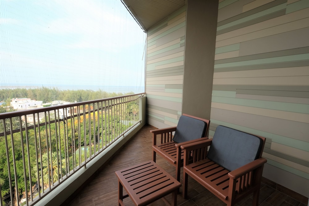 Deluxe Room - Photo 5