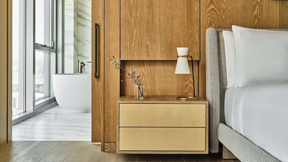 Premium View Two Full Beds Hearing Accessible