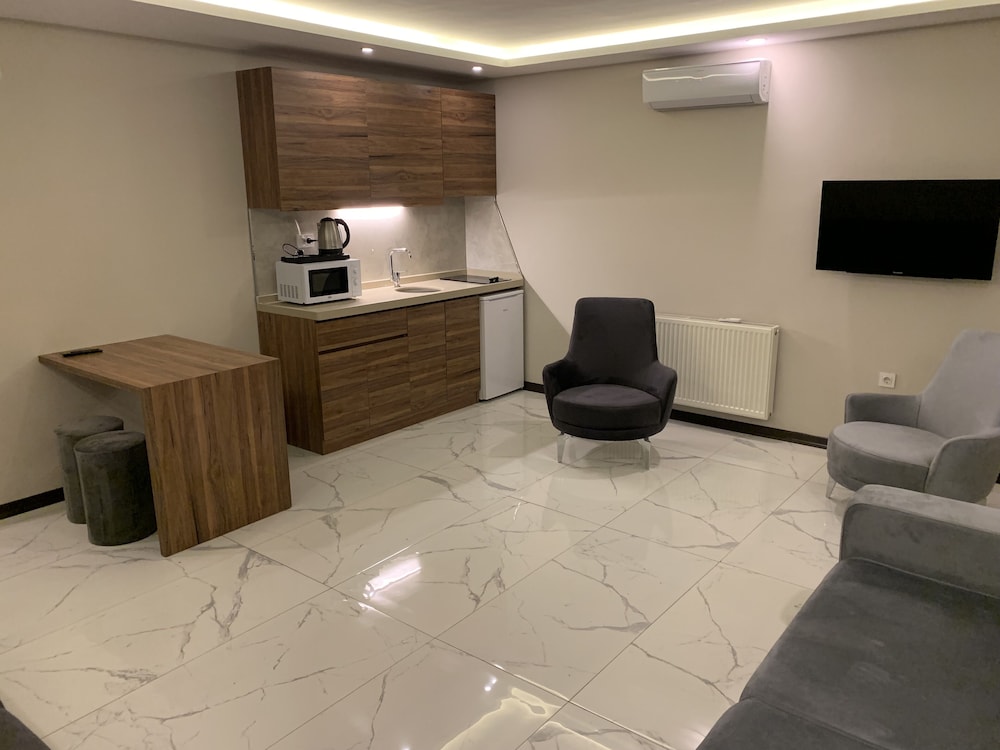 Deluxe Suite - Photo 9