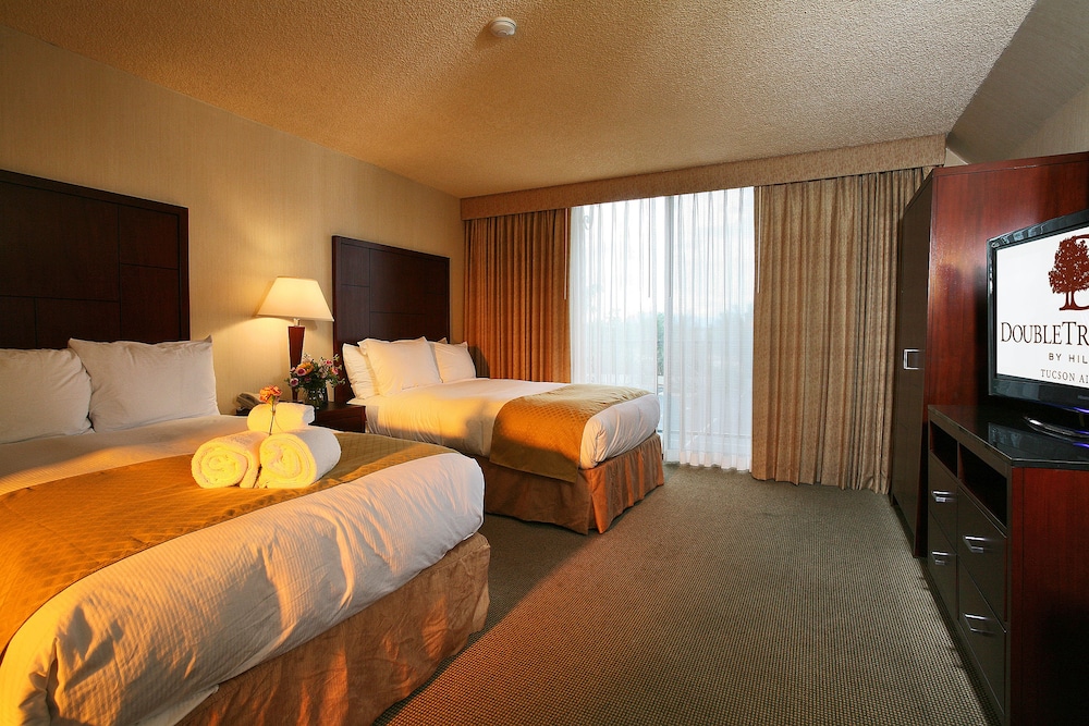 Suite, 2 Double Beds - Photo 6