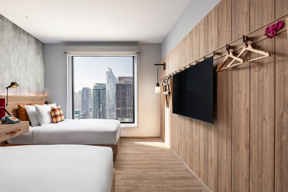 Room, 2 Twin Beds, City View