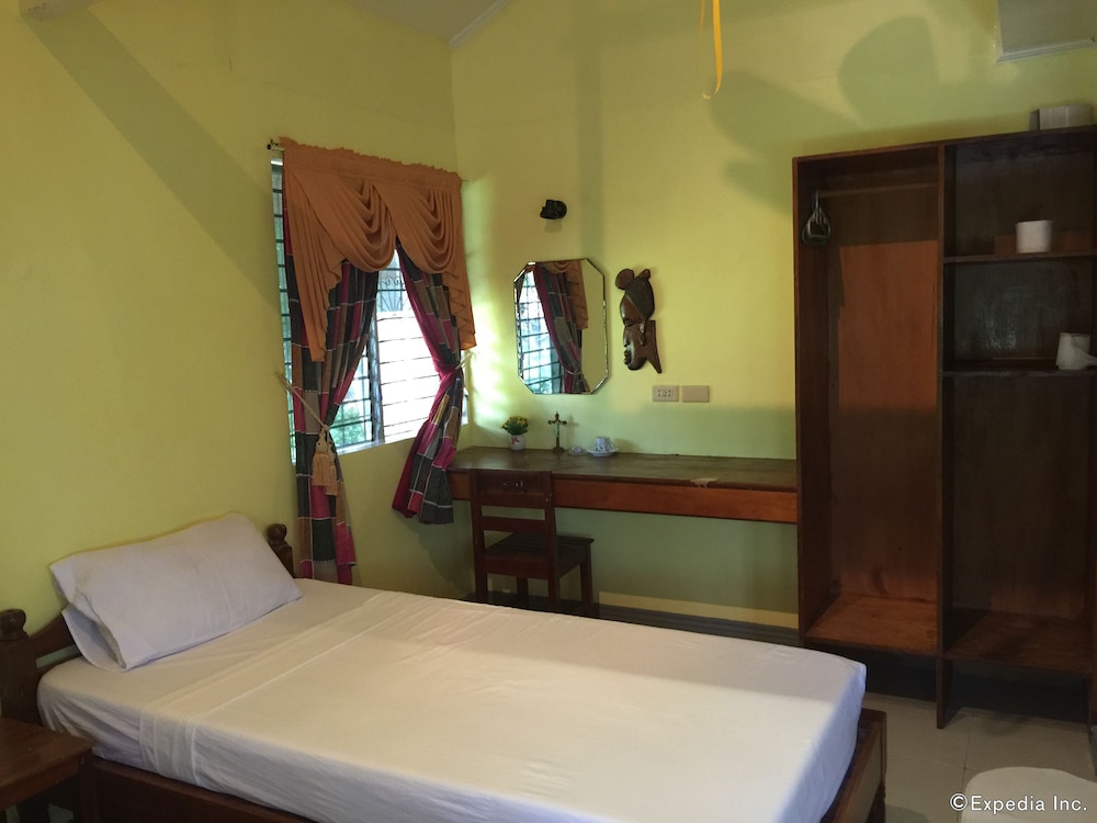 Basic Double Or Twin Room, Multiple Beds, Ocean View photo 2