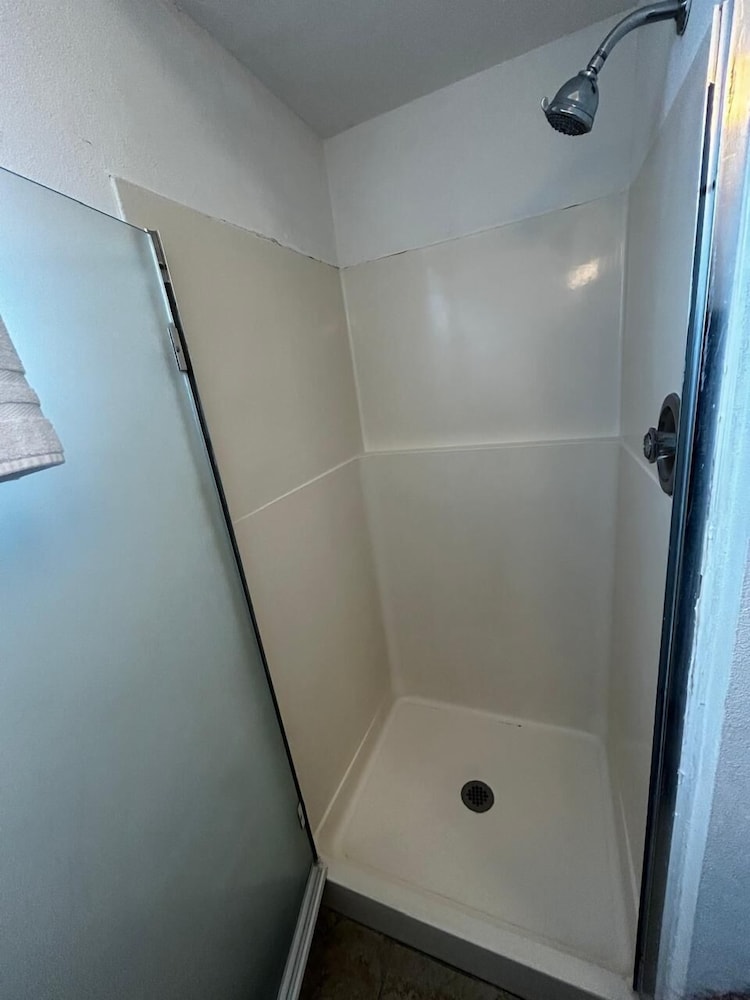 Room, 1 Queen Bed, Non Smoking - Photo 7