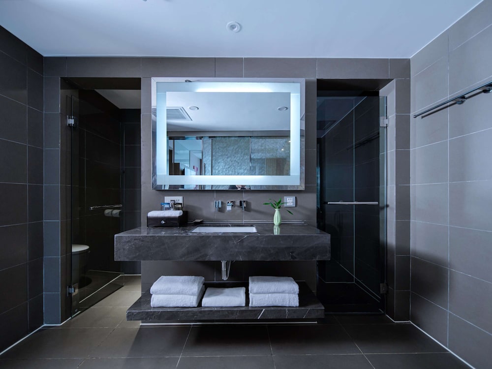 Premier Suite - Photo 15