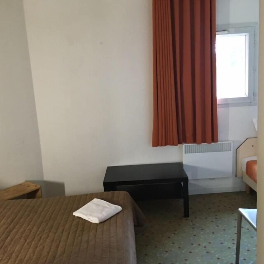Triple Room (one double bed and one single) photo 3