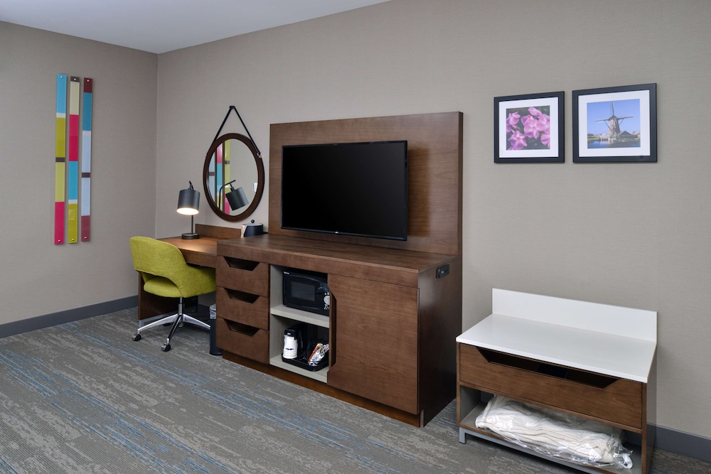 Room, 2 Queen Beds, Accessible, Bathtub (Mobility & Hearing) - Photo 3