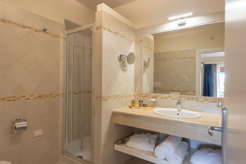 Classic Room, Partial Sea View - Photo 6