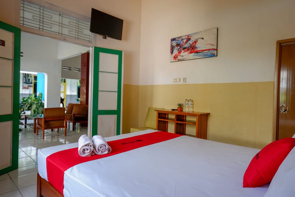 Deluxe Room (Reddoorz) - Photo 4