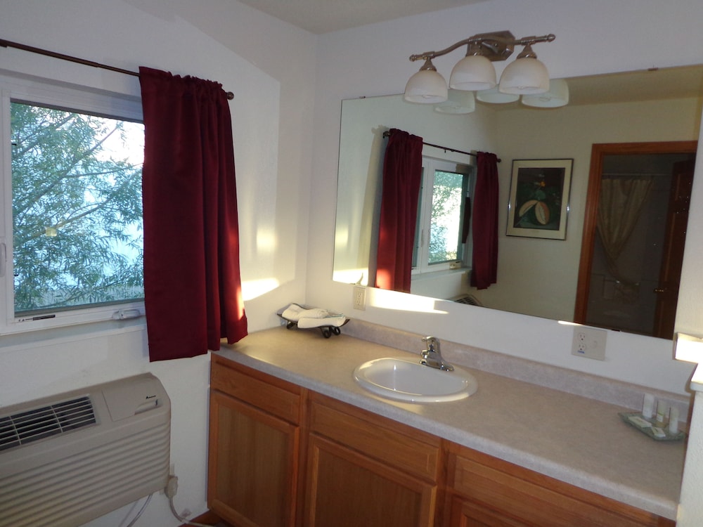 Suite, 2 Bedrooms photo 2