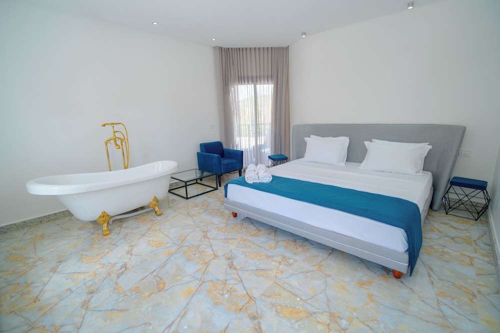 Superior Double Room, 1 King Bed, Non Smoking, Pool View