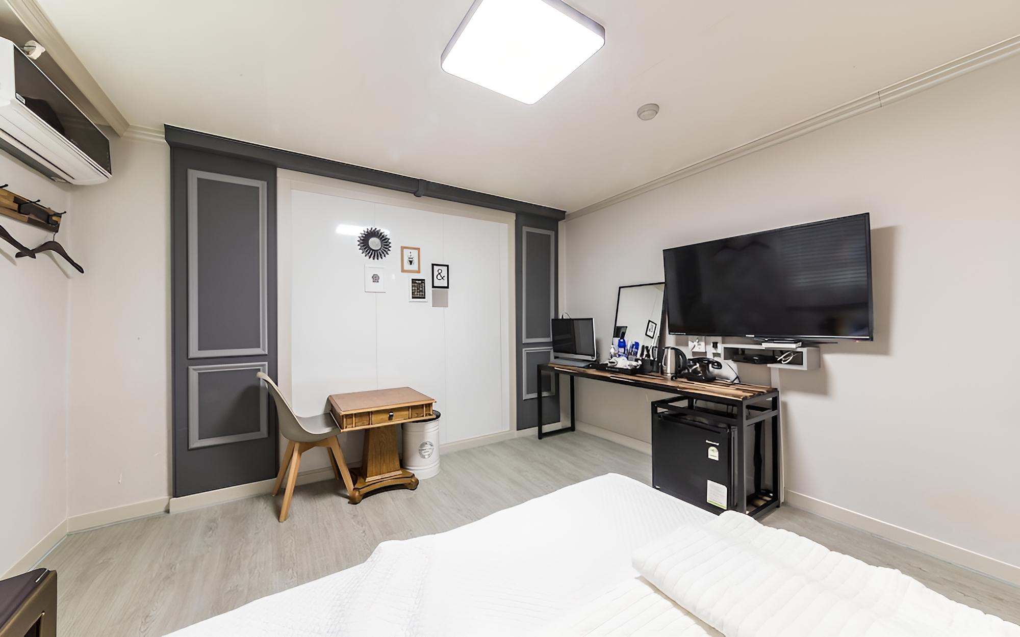 Room (Standard Room) - Photo 2