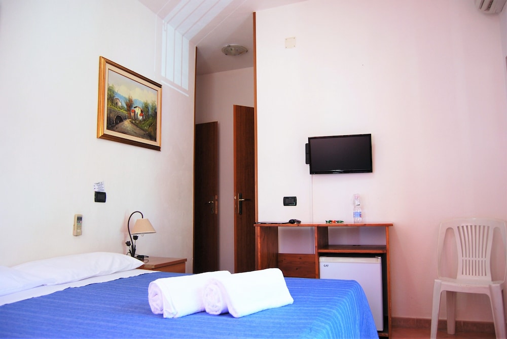 Room, Balcony