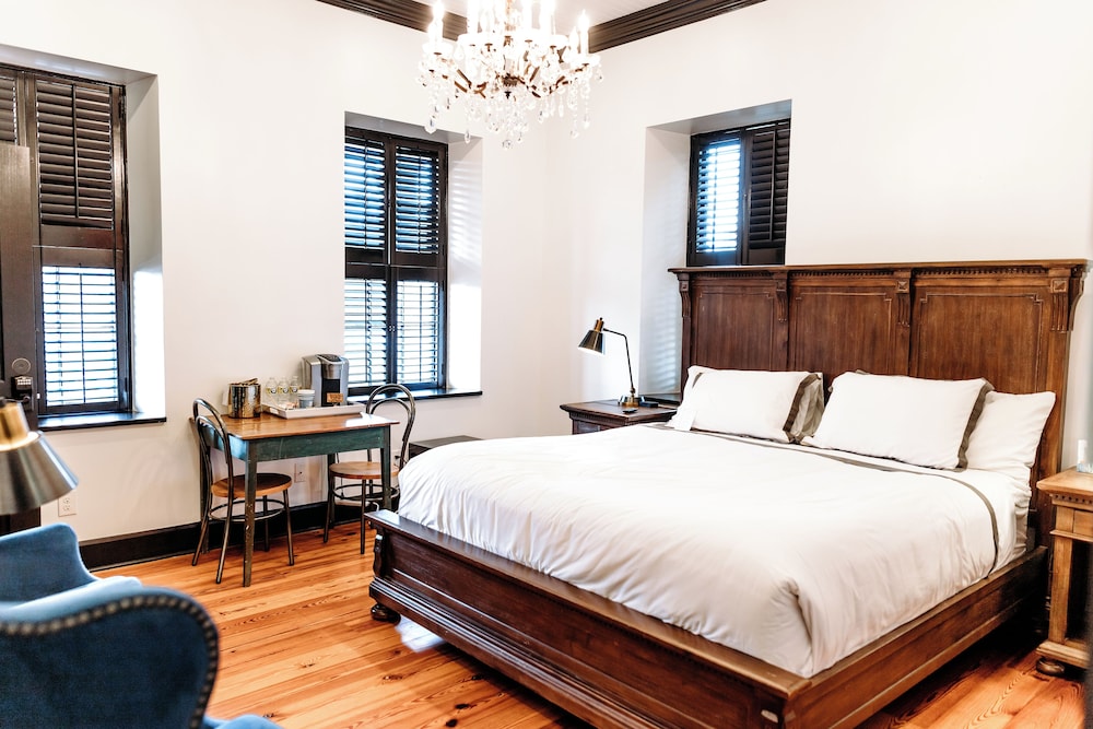 Suite 21 photo 1