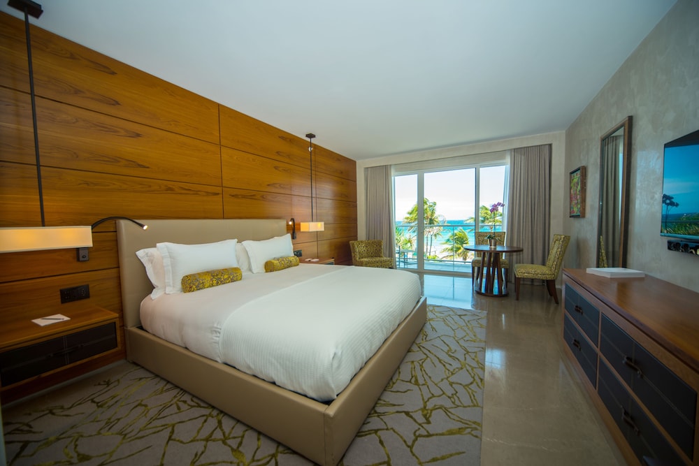 Classic Corner Terrace Room