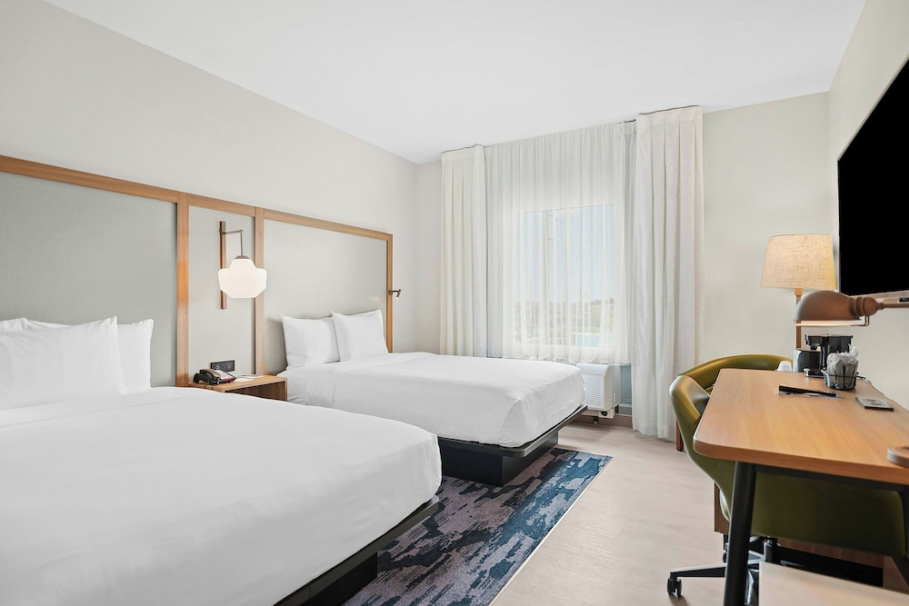 Room, 2 Queen Beds (Mobility Accessible, Roll-in Shower) - Photo 4