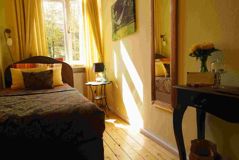 Single Room, Shared Bathroom (Mediterrano) photo 2