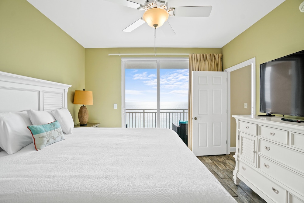Condo, 2 Bedrooms, Ocean View (1402E) photo 3