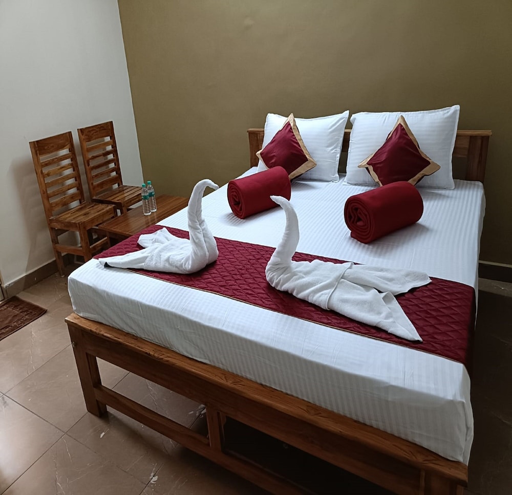 Deluxe Room, 1 Queen Bed photo 3