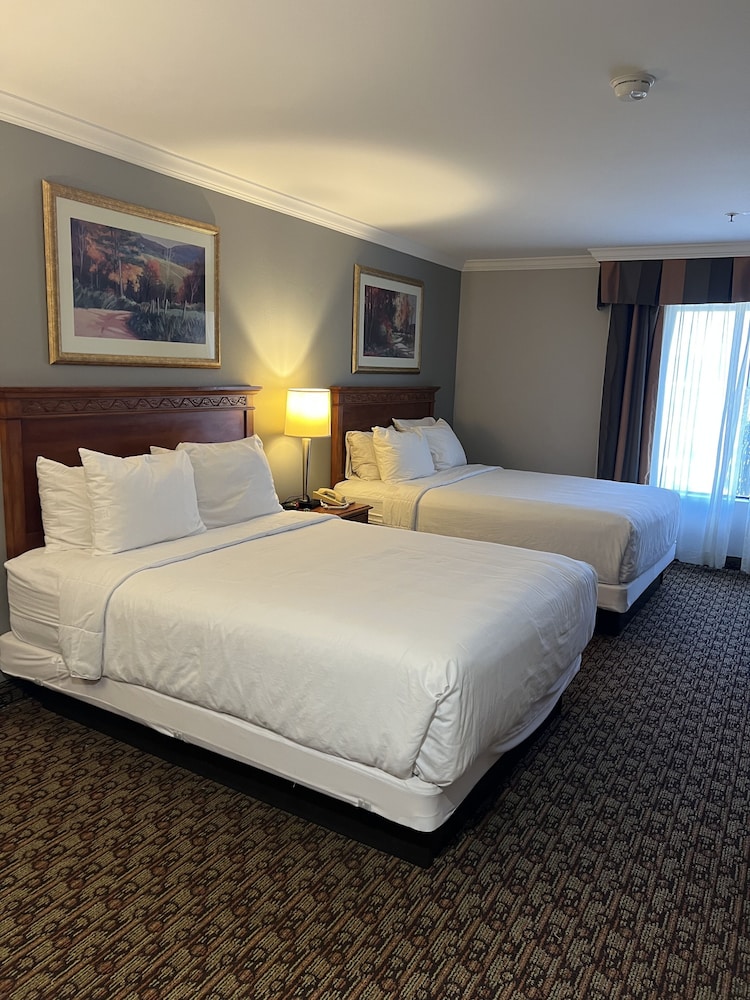 Standard Room, 2 Queen Beds, Non Smoking - Photo 1