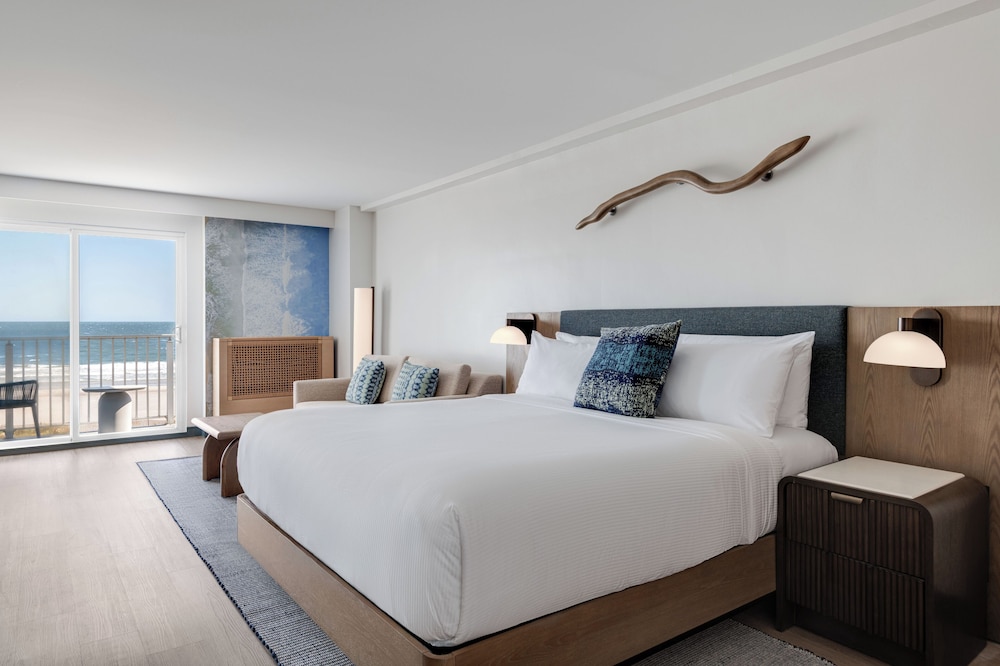 Room, 1 King Bed with Sofa bed, Oceanfront photo 1