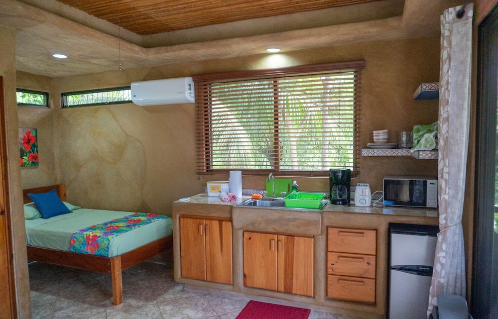 Standard Studio Suite, Multiple Beds, Non Smoking, Garden View photo 2