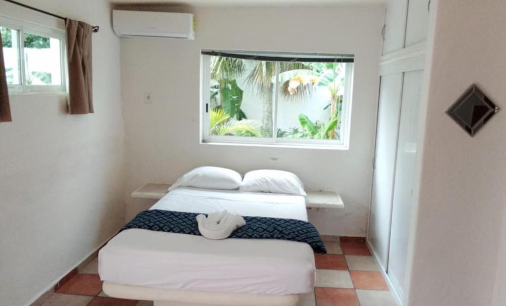 Standard Room, 1 Double Bed, Ensuite, Garden View photo 3