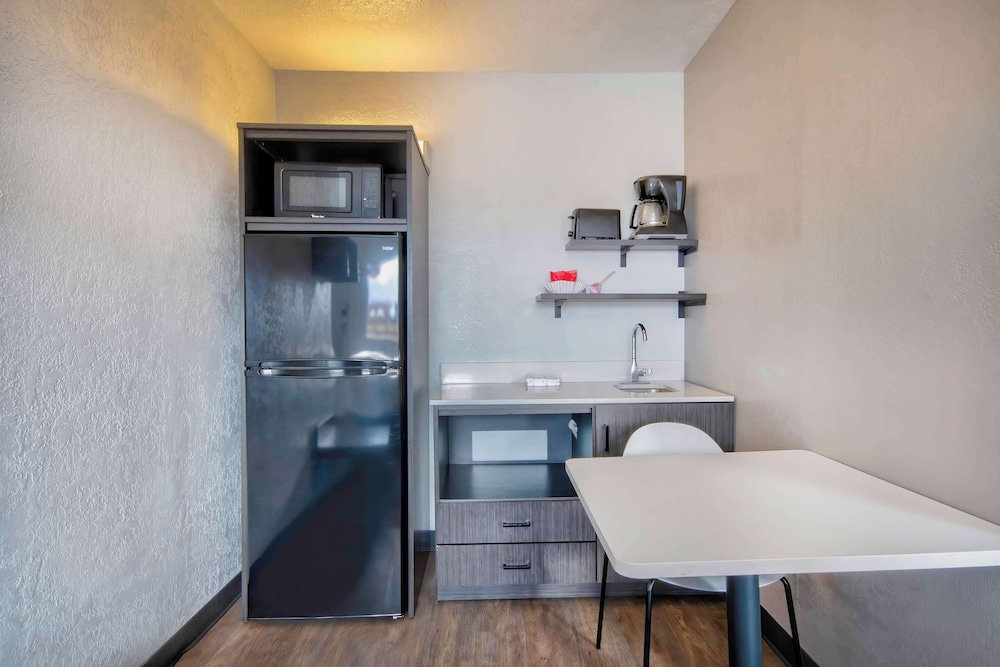 Deluxe Room, 2 Queen Beds, Non Smoking, Kitchenette - Photo 4