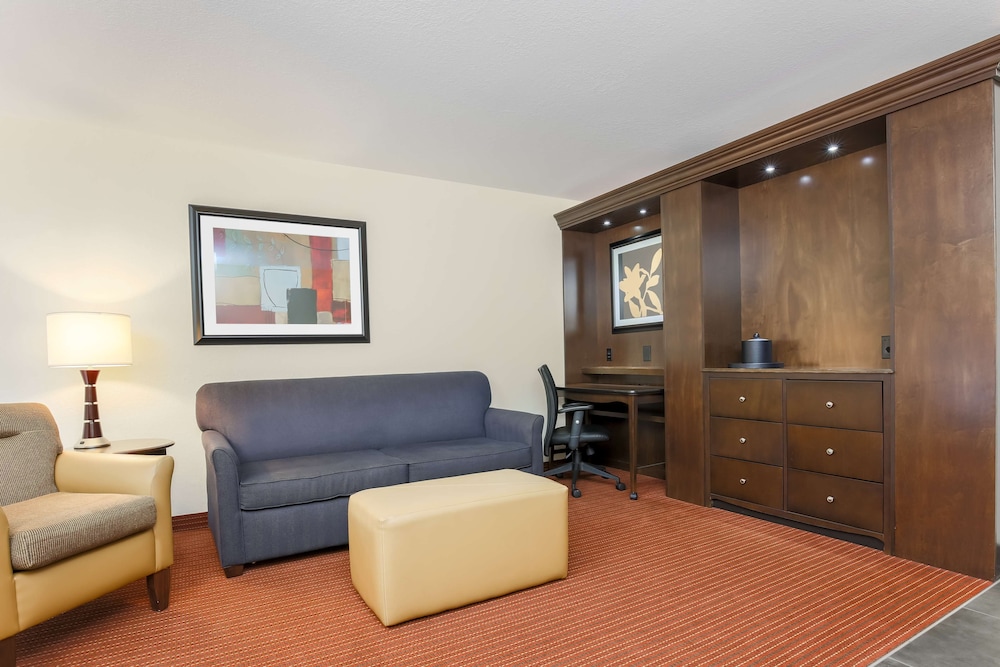 Studio, Non Smoking (2 Queen Beds & Sofa Bed) - Photo 3