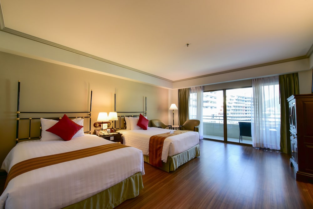 Deluxe Room - Photo 12