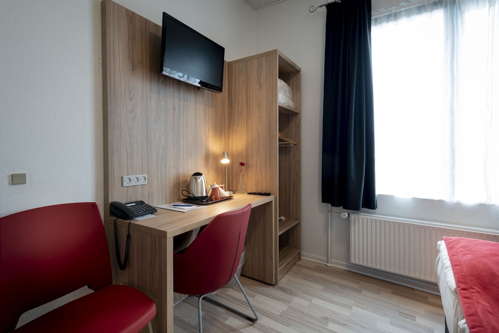 Business Double Room with 2 Single Beds photo 2