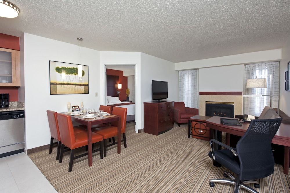 Suite, 1 Bedroom (Mobility/Hearing Accessible, Tub) - Photo 4