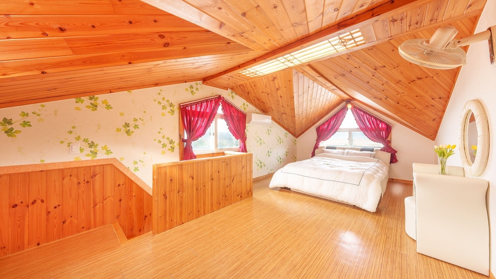 Basic Room, 1 Bedroom (301) - Photo 4
