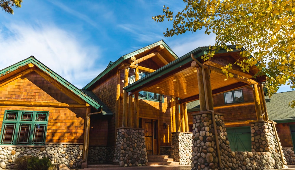 Deluxe Room, Multiple Beds (9 Bedroom Custom Vacation Home) photo 1