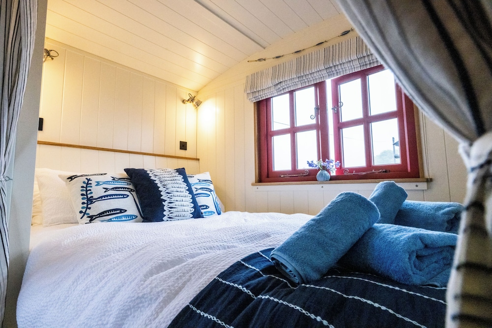 Alderney Shepherd Hut photo 1