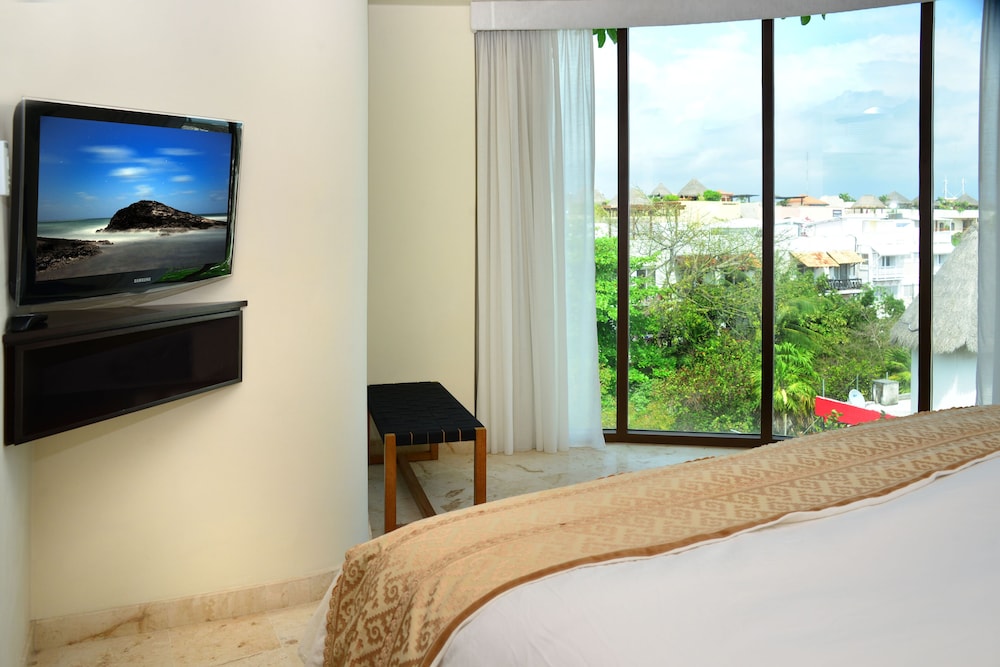Deluxe Penthouse, 2 Bedrooms, Partial Ocean View - Photo 16