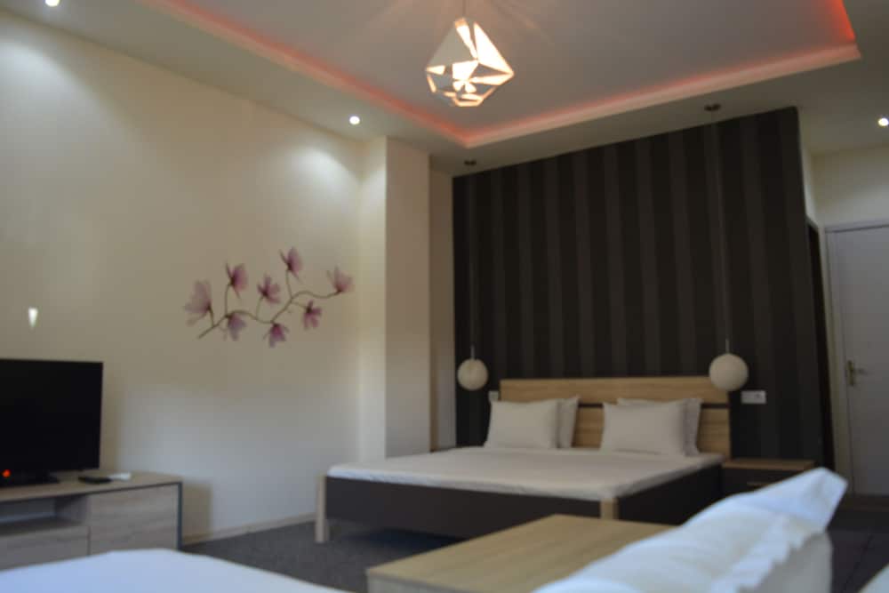 Superior Triple Room (6)