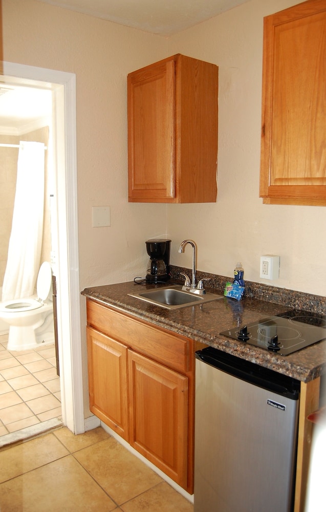 Deluxe Single Room, 1 Queen Bed, Non Smoking photo 3