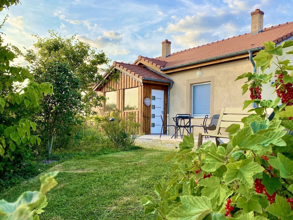 Comfort Cottage, Private Bathroom, Courtyard View