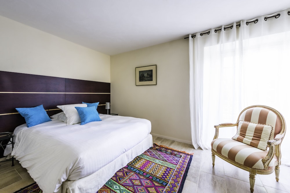 Suite (With Private Garden) photo 2