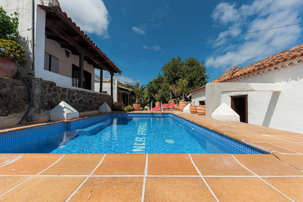 Villa photo 3