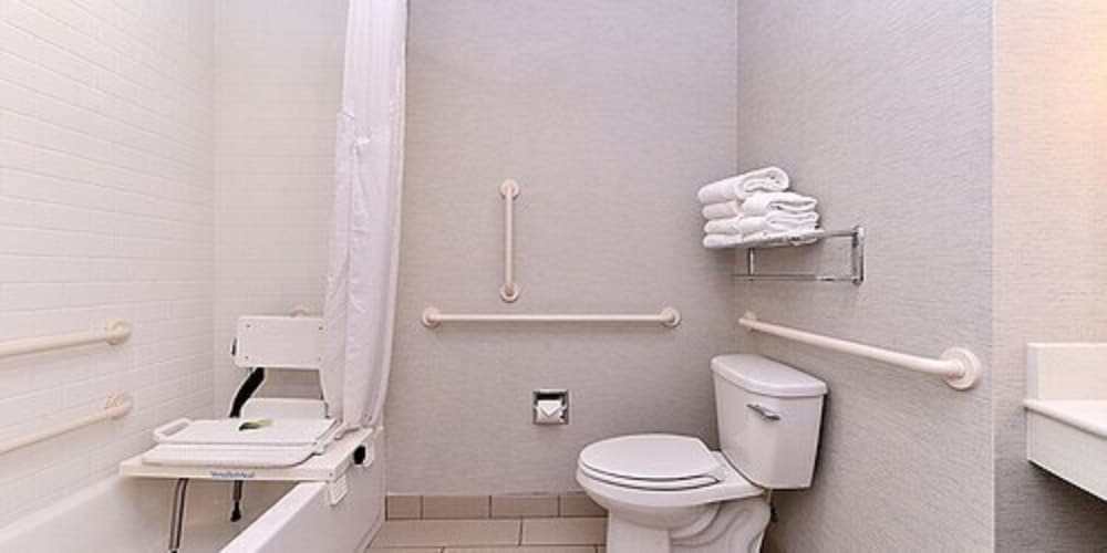 Suite, 1 Bedroom, Accessible (Comm, Mobil, Access Tub) - Photo 4
