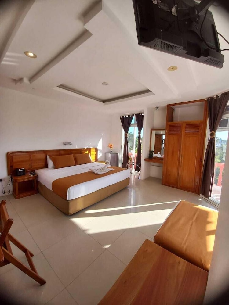 Economy Room, 1 Queen Bed, Private Bathroom photo 2