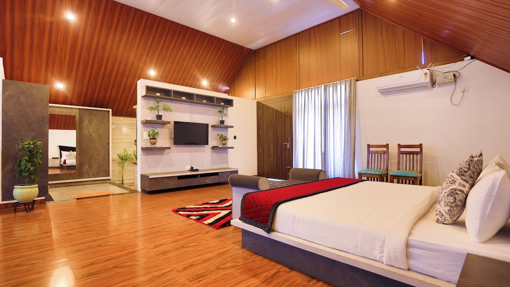 Suite with private pool photo 1