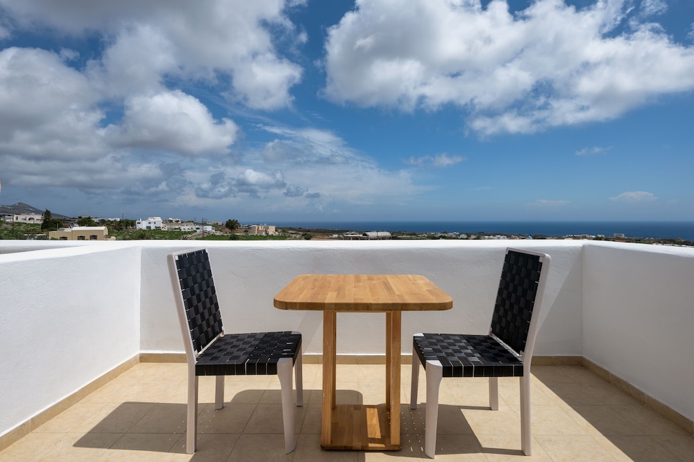 Aelia Suite, Sea View & Outdoor Hot Tub - Photo 5