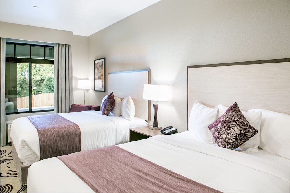 Room, 2 Queen Beds, Non Smoking - Photo 1