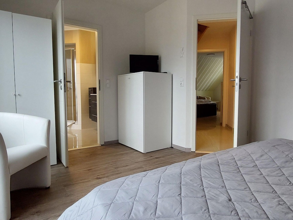Apartment photo 2
