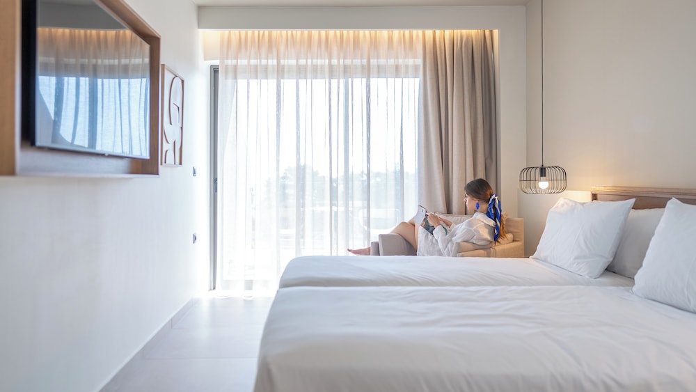 Executive Room with Sea View - Photo 5