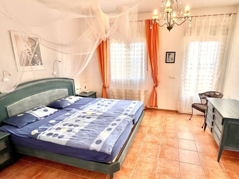 Villa photo 2